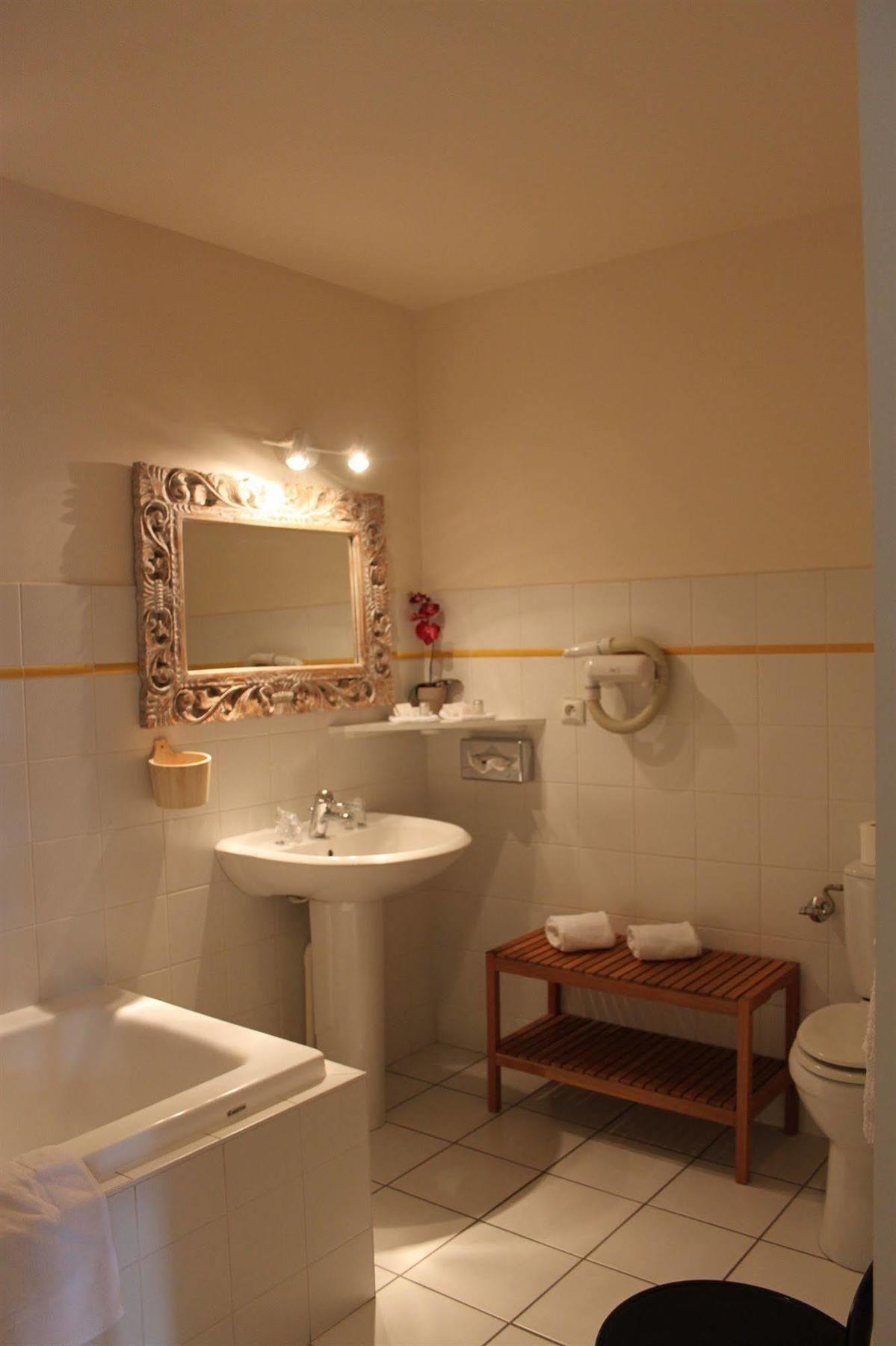 Demeures Et Chateaux L'abbaye Caladoise - Anciennement Ferme Du Poulet Hotel 3*