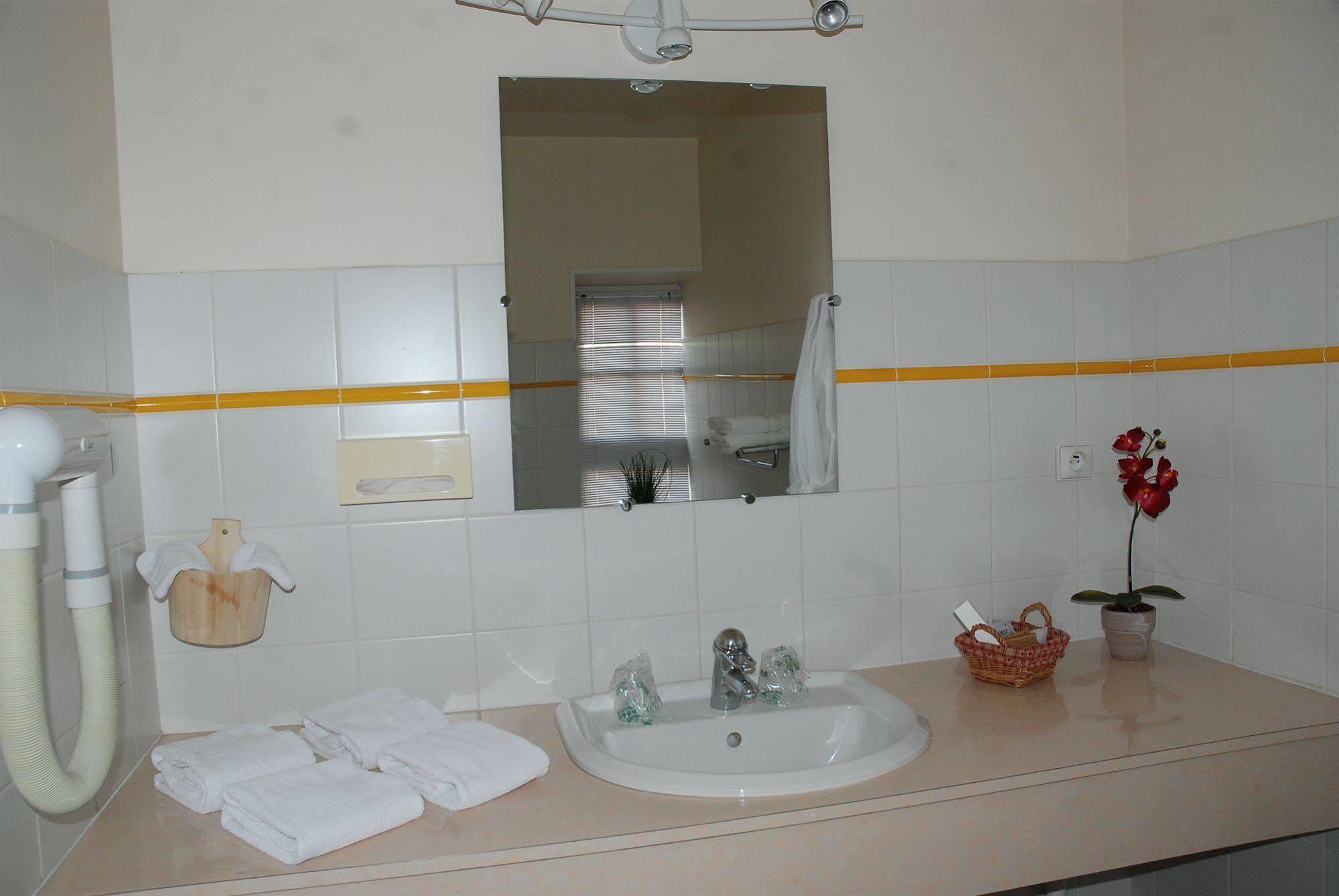 Demeures Et Chateaux L'abbaye Caladoise - Anciennement Ferme Du Poulet 3*